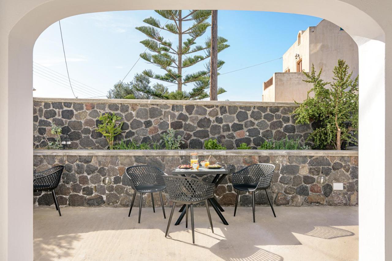 Thealos Santorini Pyrgos Kallistis Exterior photo
